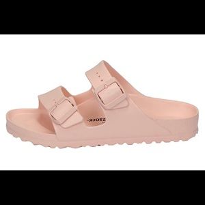 Light pink birkenstock’s
